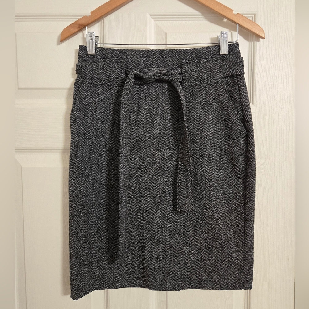 Banana Republic Gray Herringbone pencil skirt size 0
